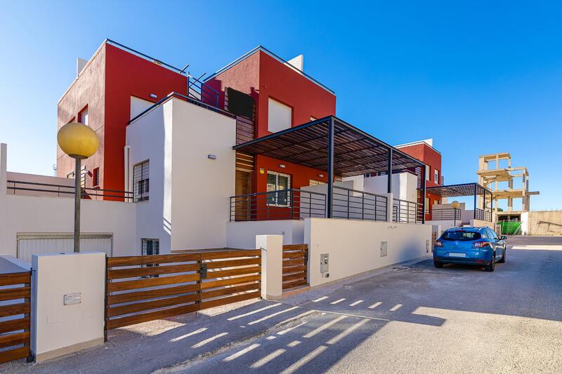 Byhus til salg i Algorfa, Alicante
