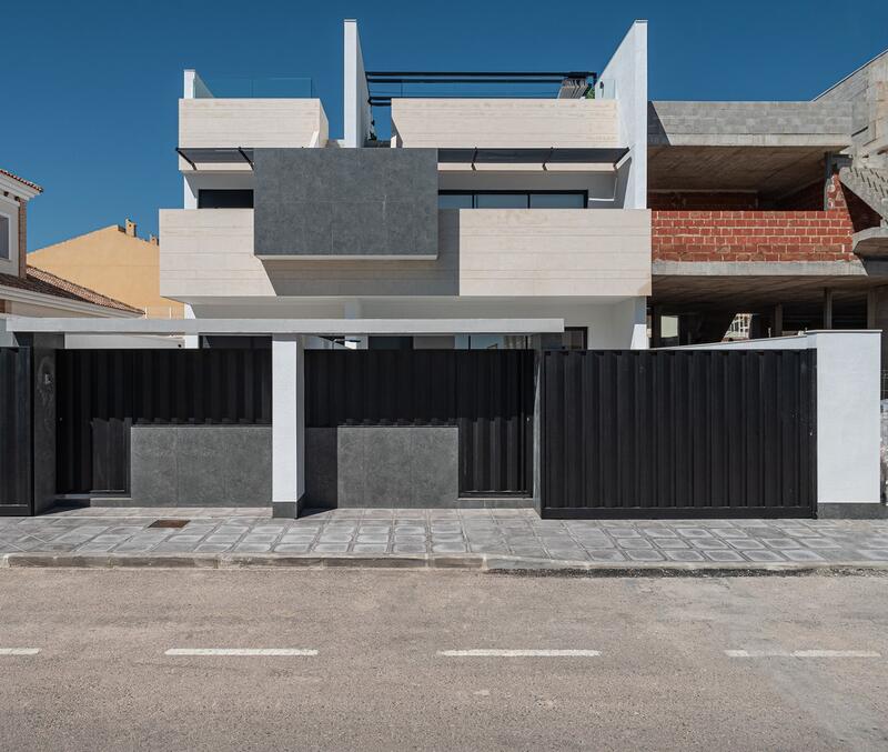 3 slaapkamer Gezinswoning Te koop