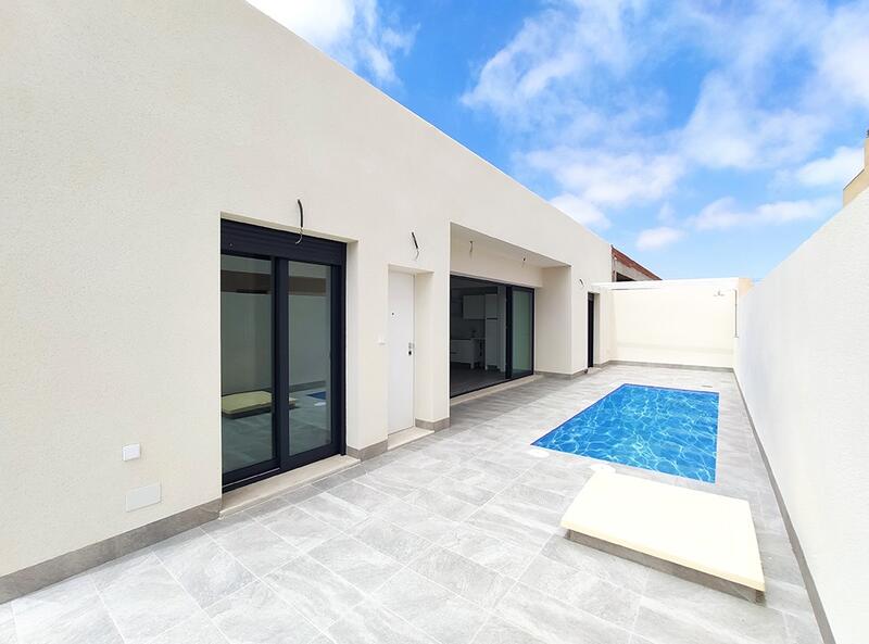 2 bedroom Townhouse for sale