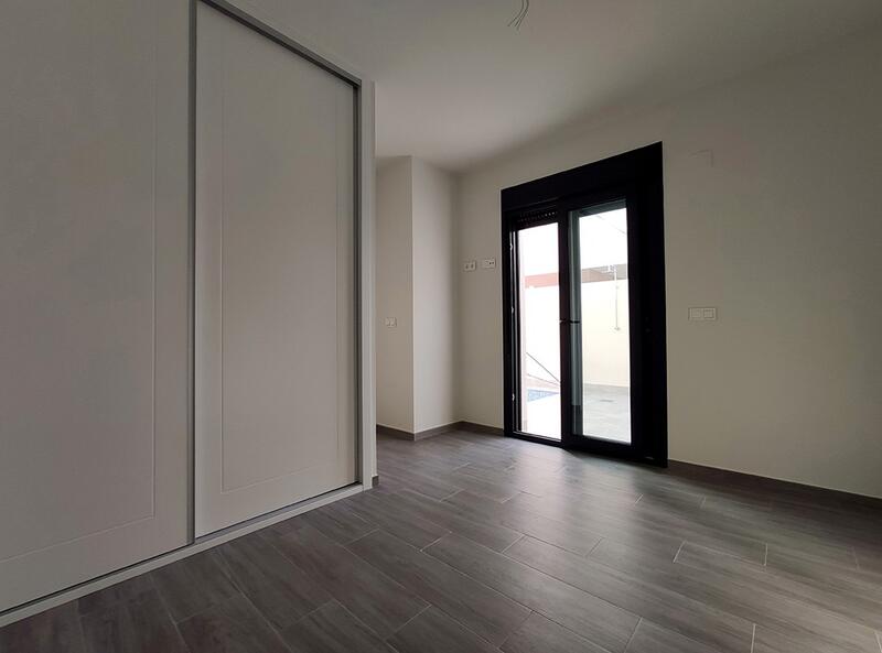 2 bedroom Townhouse for sale