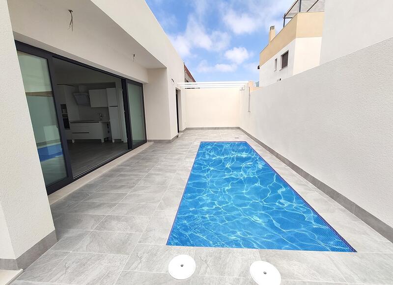 2 bedroom Townhouse for sale