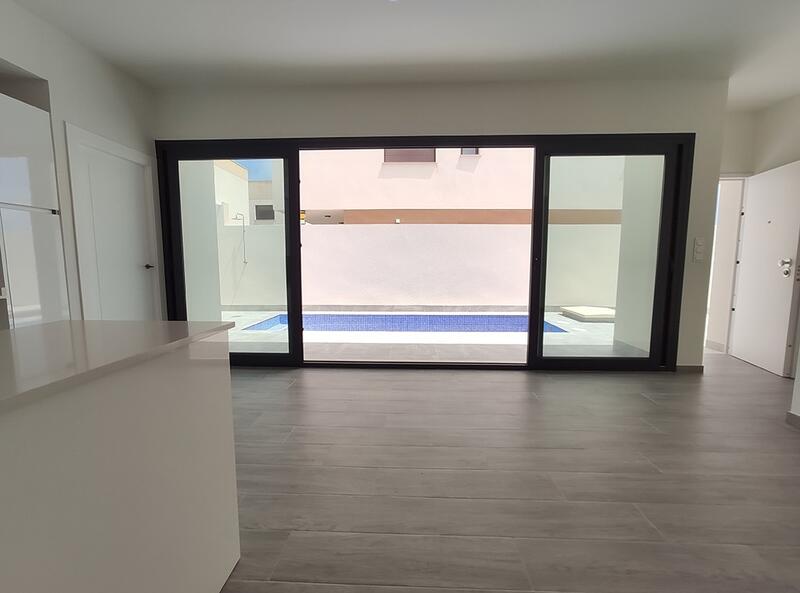 2 bedroom Townhouse for sale