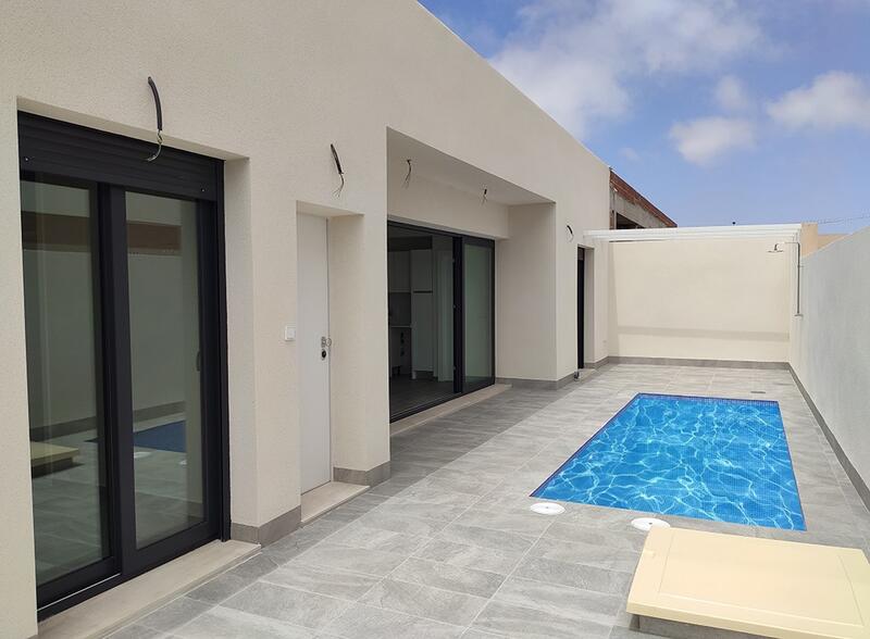 2 bedroom Townhouse for sale