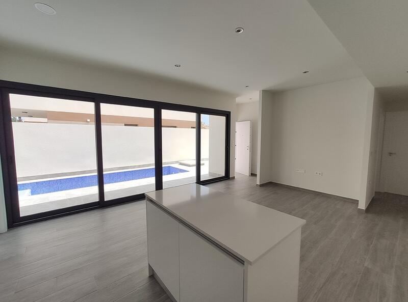 2 bedroom Townhouse for sale