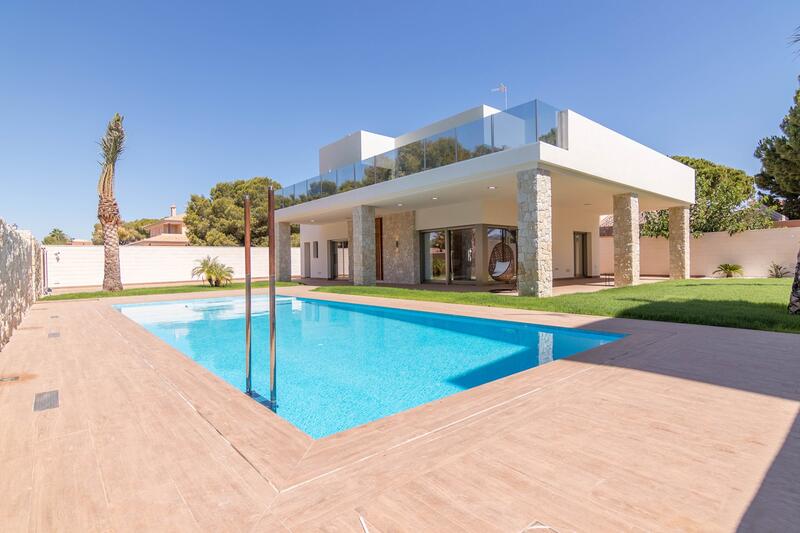 Villa à vendre dans Dehesa de Campoamor, Alicante