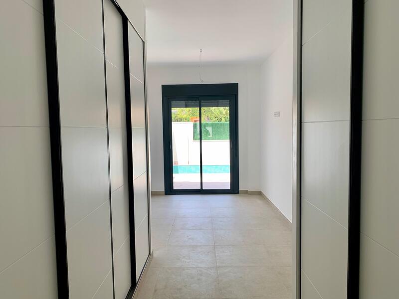 3 slaapkamer Gezinswoning Te koop