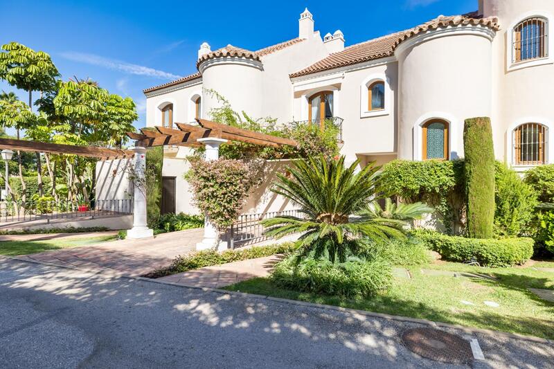 Villa en venta en Estepona, Málaga