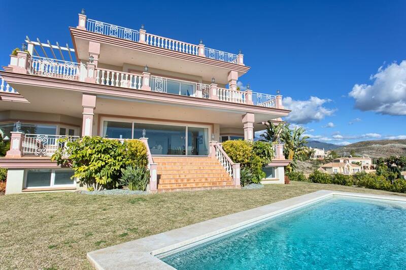 Villa en venta en Benahavis, Málaga