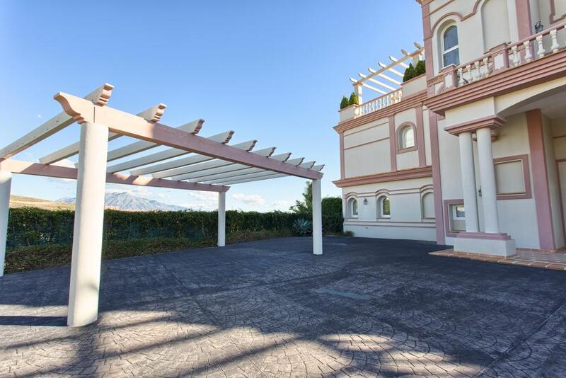 8 soverom Villa til salgs