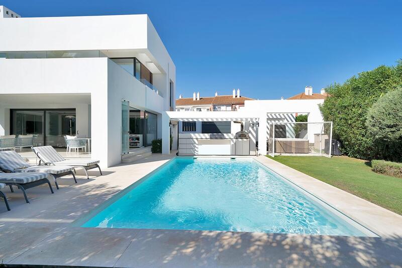 Villa til salg i Estepona, Málaga