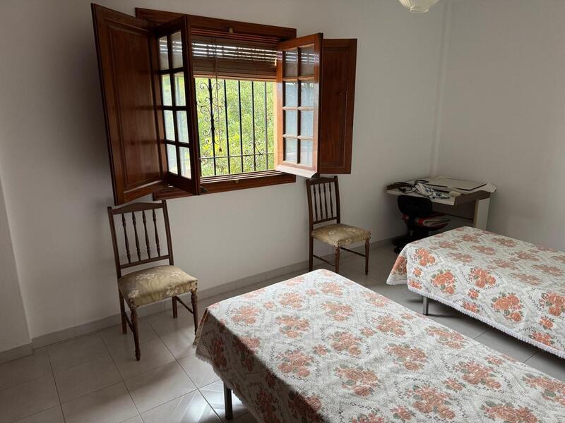 4 Schlafzimmer Landhaus zu verkaufen