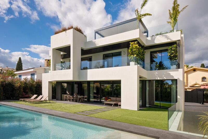 Villa til salgs i Marbella, Málaga