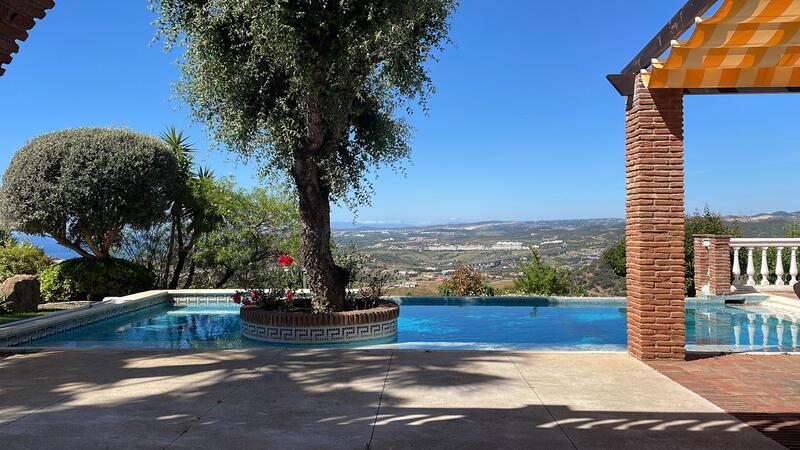 Country House for sale in Estepona, Málaga