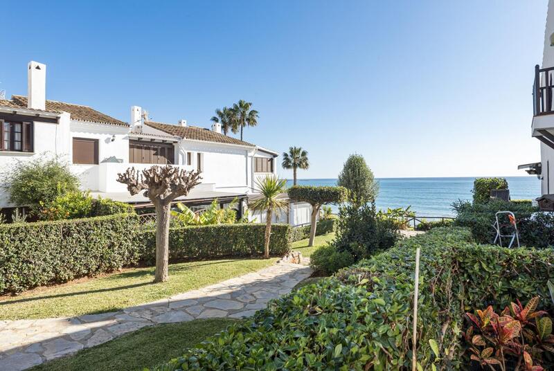 Villa for sale in Estepona, Málaga