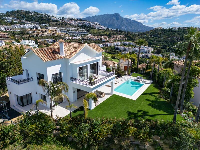 Villa for sale in Benahavis, Málaga