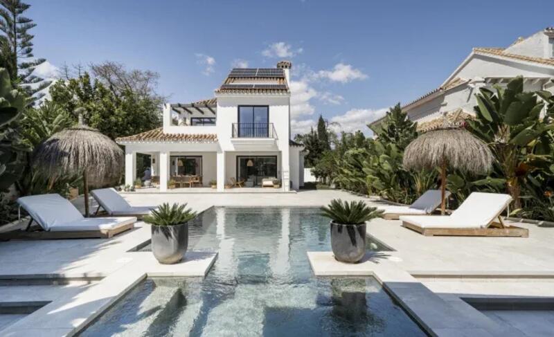 Villa til salgs i Marbella, Málaga