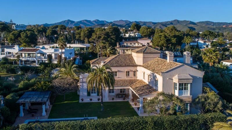 Villa for sale in Marbella, Málaga