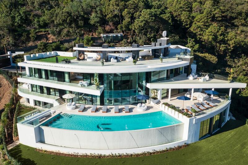 9 bedroom Villa for sale