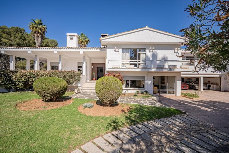 Villa for sale in Marbella, Málaga