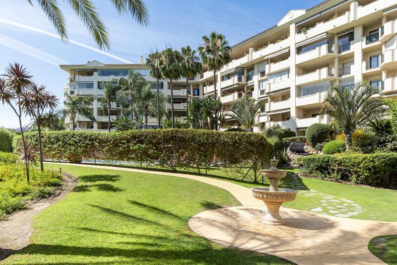 Apartamento en venta en Marbella, Málaga