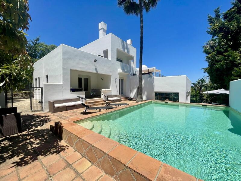 Villa for sale in San Roque, Cádiz