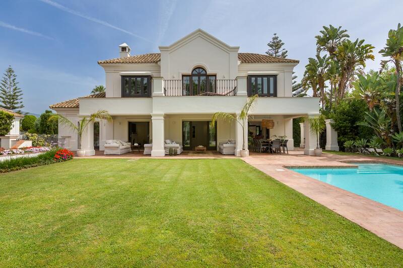 Villa for sale in Estepona, Málaga