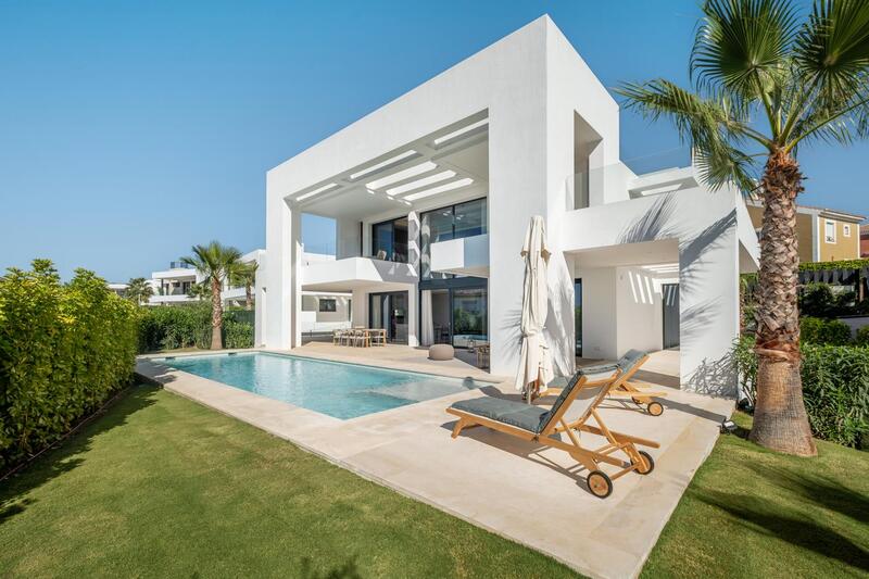 Villa til salg i El Paraiso, Málaga