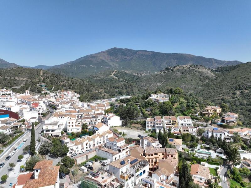 Apartment for sale in Benahavis, Málaga
