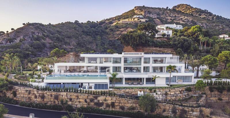 Villa for sale in Benahavis, Málaga