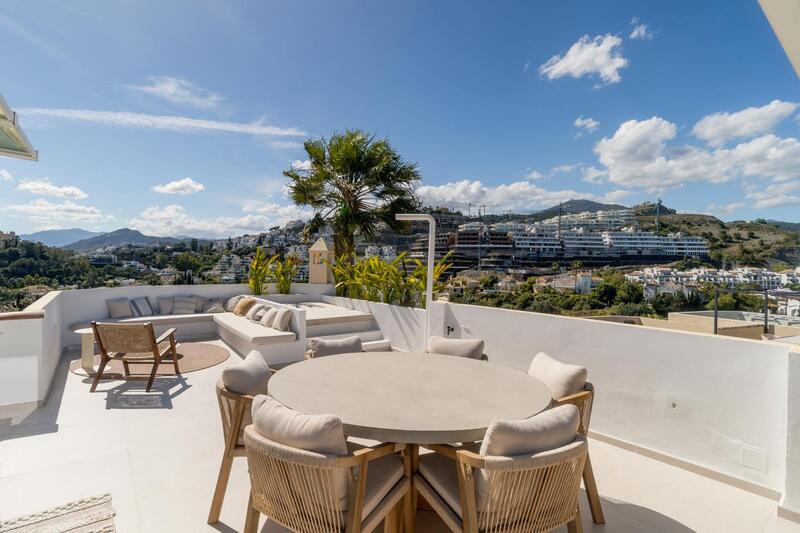Duplex for sale in Benahavis, Málaga