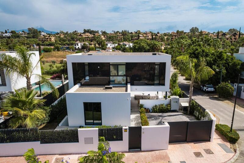 Villa zu verkaufen in El Paraiso, Málaga