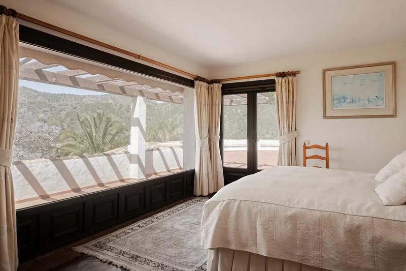 6 bedroom Country House for sale