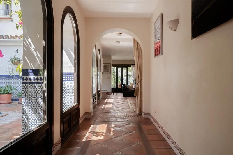 6 bedroom Country House for sale