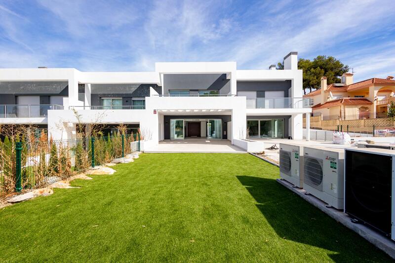 Villa en venta en San Pedro Alcantara, Málaga