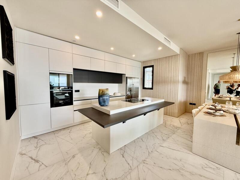 4 bedroom Apartment for sale