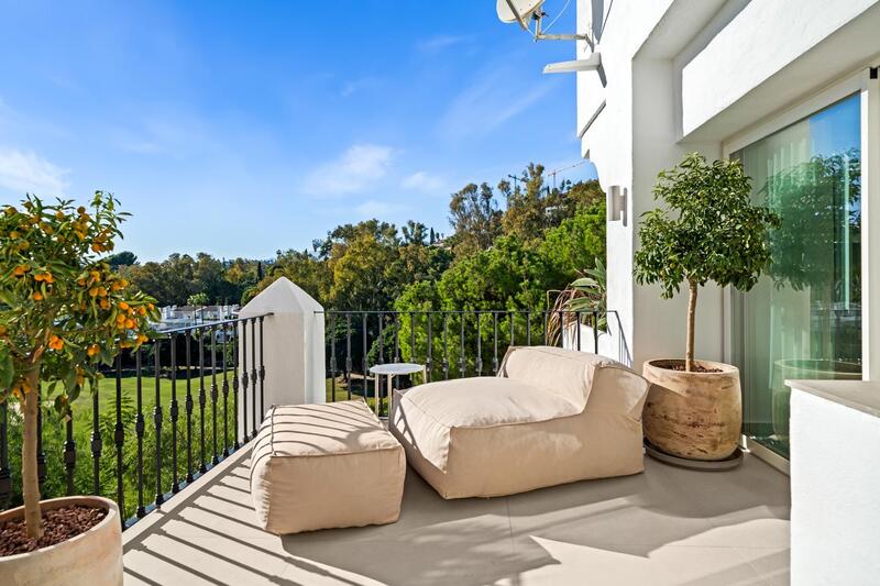 Duplex til salgs i Benahavis, Málaga