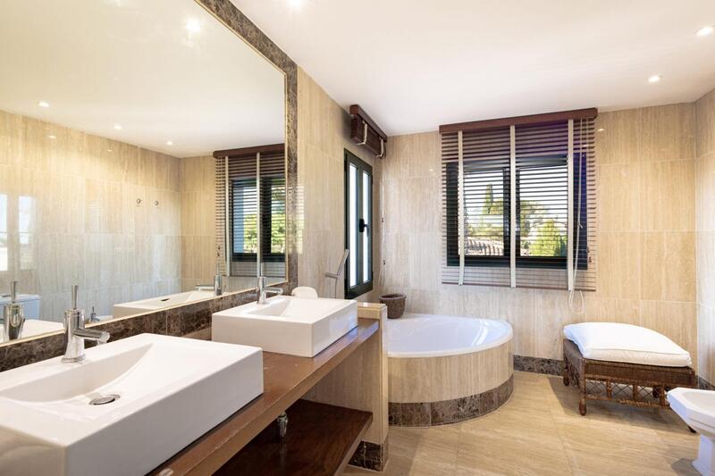 4 Cuarto Villa en venta