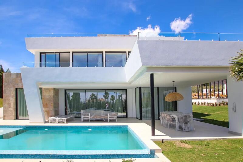 Villa for sale in Estepona, Málaga