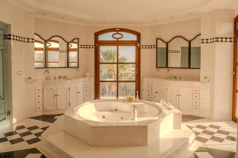 6 slaapkamer Villa Te koop 6 slaapkamer Villa Te koop