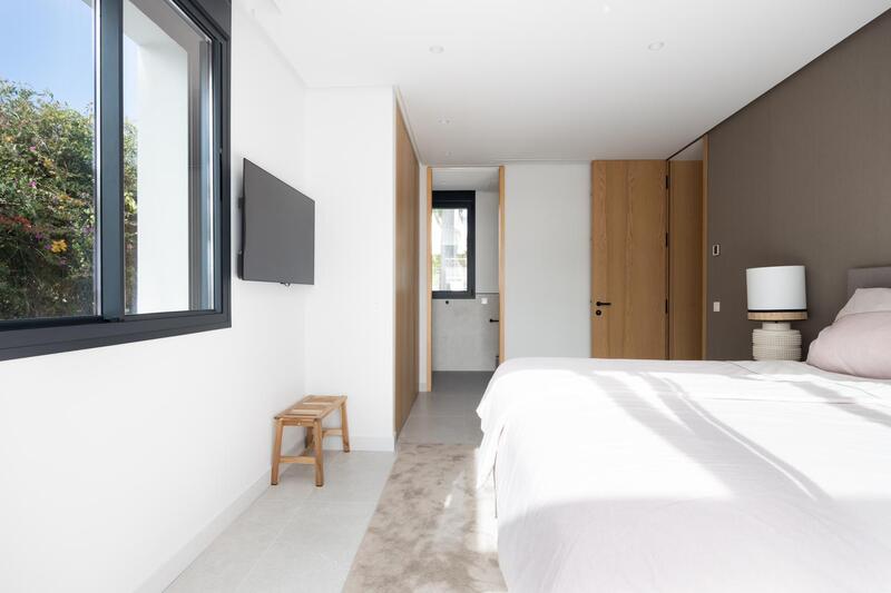 4 спальная комната вилла продается