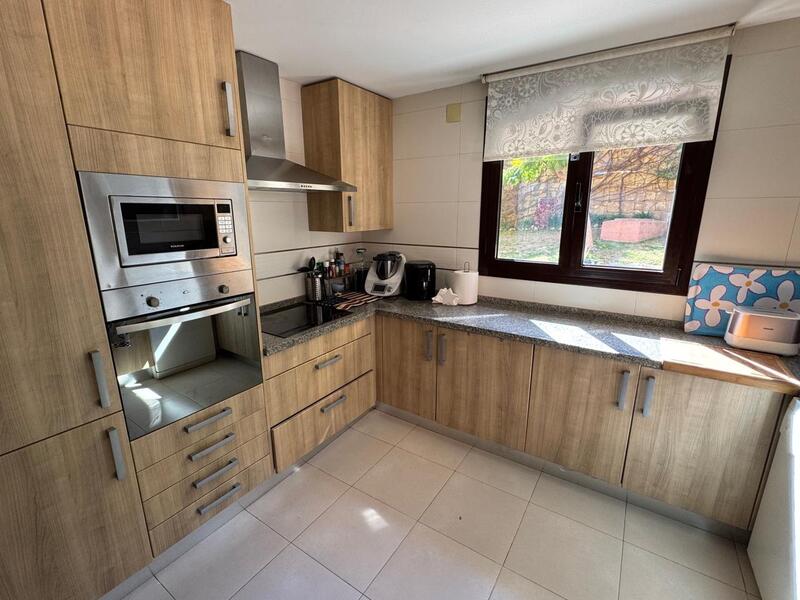 4 спальная комната вилла продается