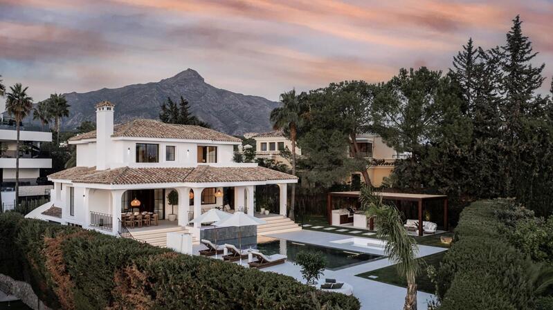 Villa for sale in Marbella, Málaga