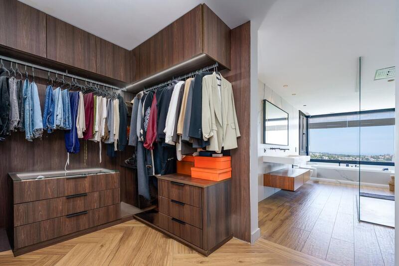 4 спальная комната квартира продается