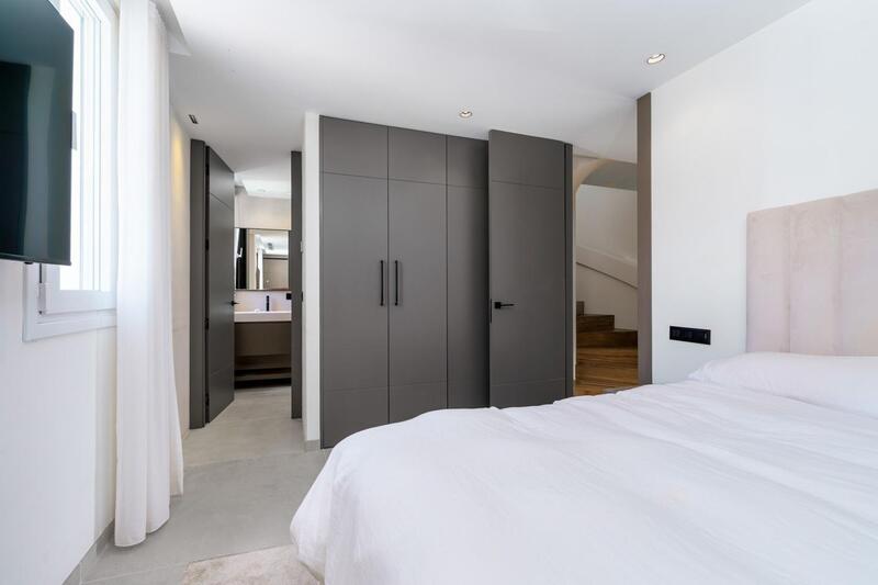 4 спальная комната квартира продается