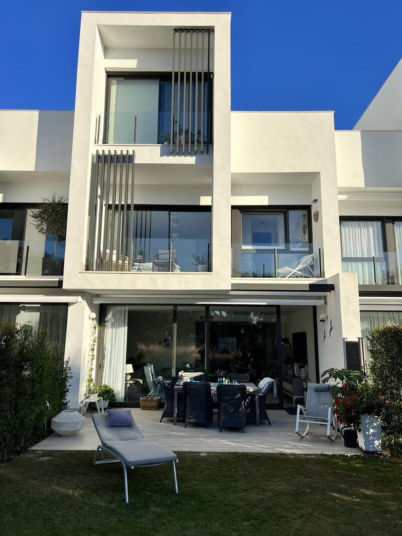 4 Cuarto Villa en venta