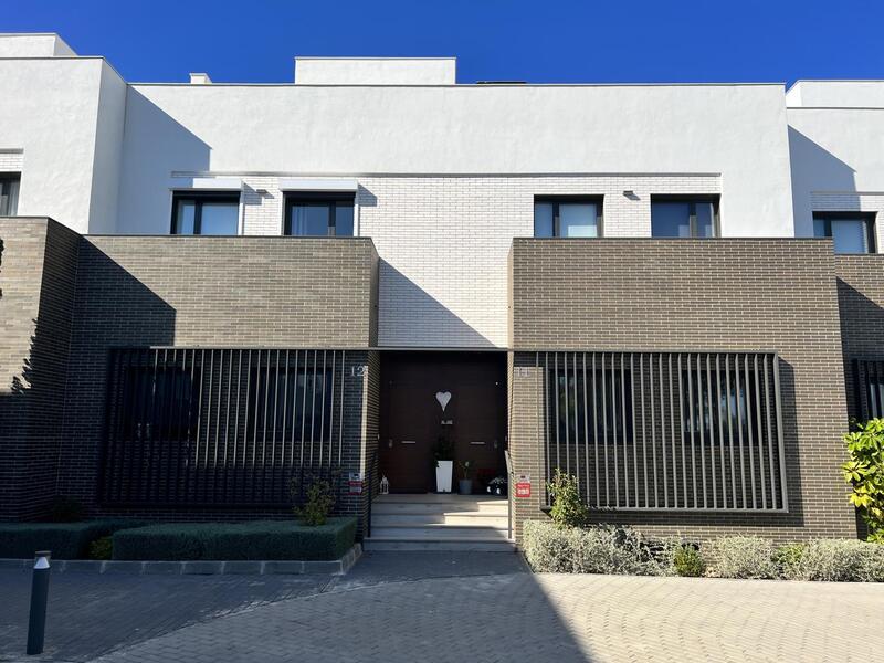 4 Cuarto Villa en venta