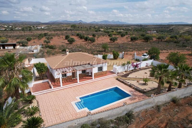 Villa for sale in Partaloa, Almería