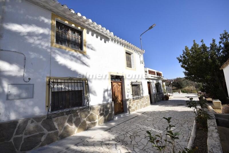 Casa de Campo en venta en Arboleas, Almería