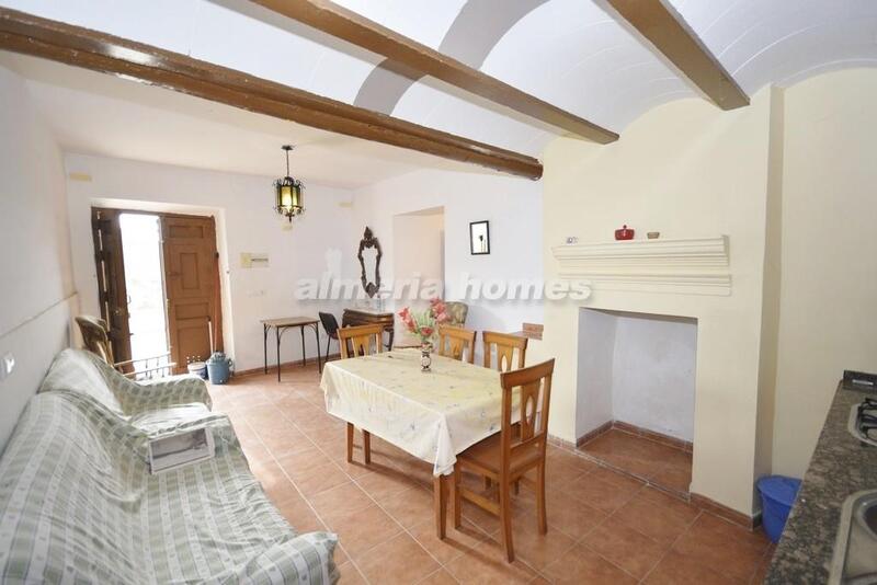 6 bedroom Country House for sale