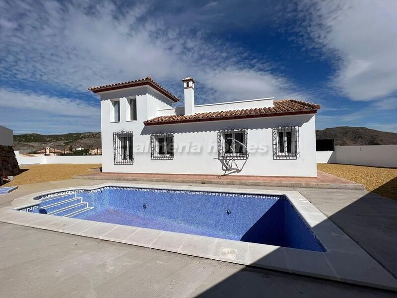 Villa Te koop in Arboleas, Almería